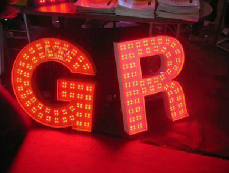 施甸LED发光字常见的安装误区。